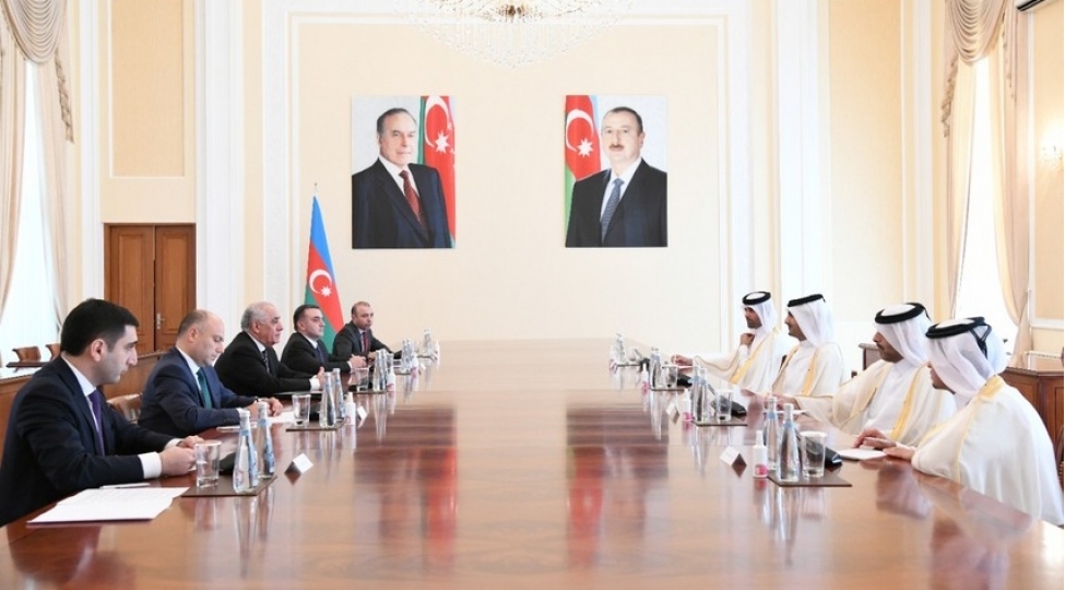 eli-esedov-qeterin-medeniyyet-naziri-ile-gorushub-foto