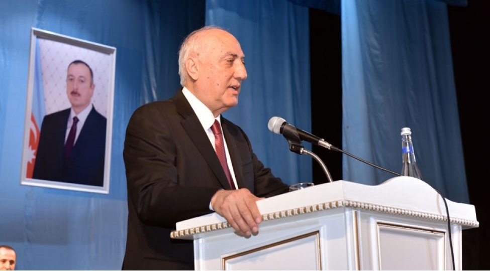 zakir-ferecov-tibb-ishchilerinin-peshe-bayramini-tebrik-etdi-foto