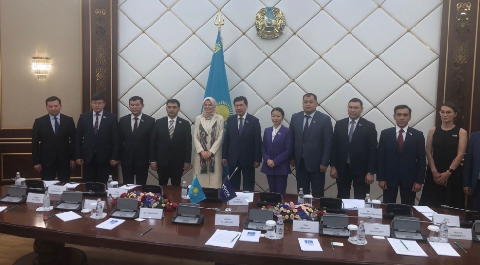 deputatlar-qazaxistanda-seferdedirler-foto