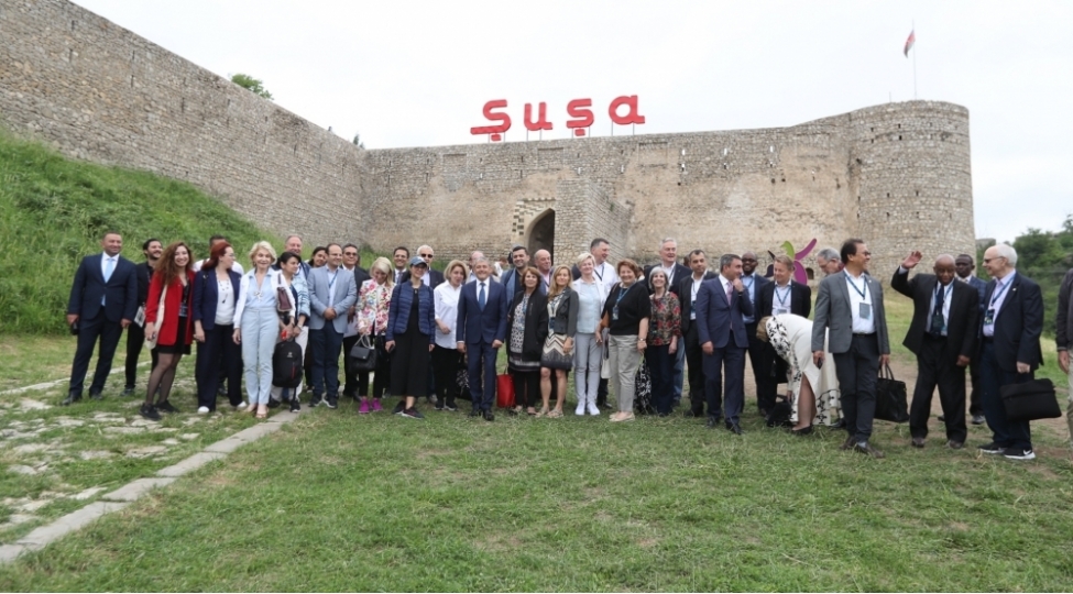 ix-qlobal-baki-forumu-ishtirakchilarinin-shushaya-seferi-basha-chatib