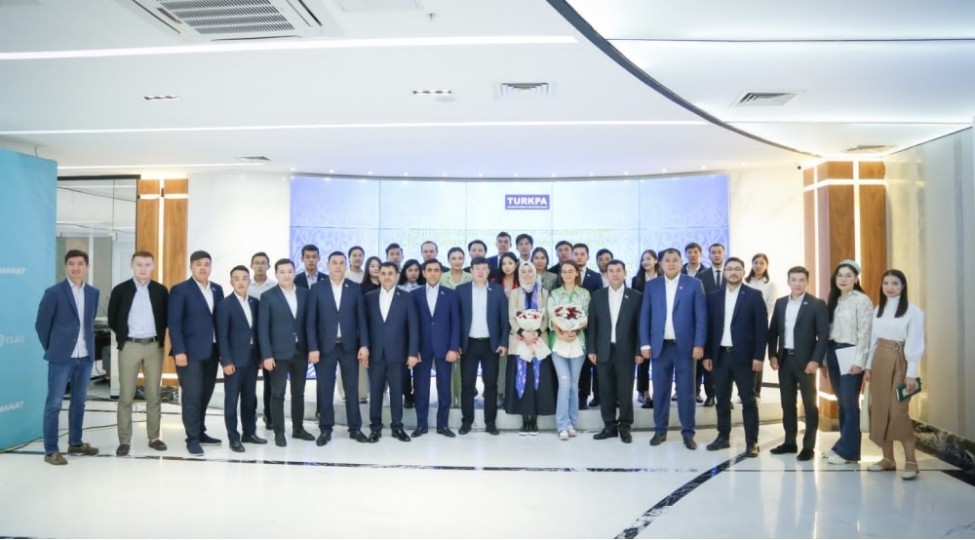 deputatlar-qazaxistanin-hakim-partiyasinin-gencleri-ile-gorushubler-foto