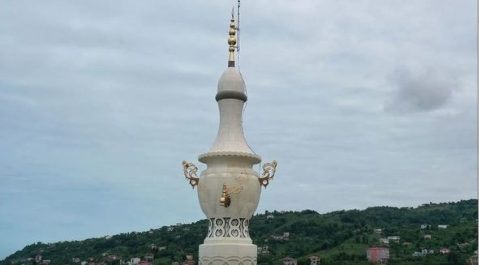 minaresi-samovar-sheklinde-mescid-insha-edildi