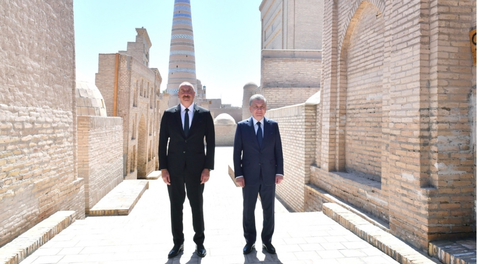 prezident-ilham-eliyev-ichan-qala-dovlet-tarixi-memarliq-muzeyi-ile-tanish-olub-yenilenib