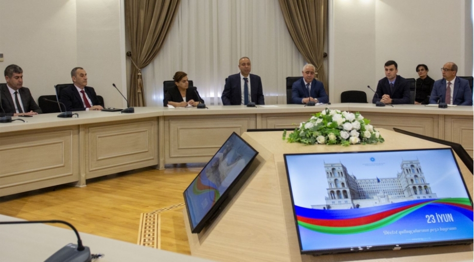 energetika-nazirliyinde-dovlet-qulluqchularinin-peshe-bayrami-qeyd-olunub