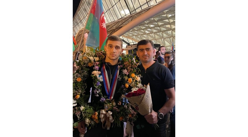 emekdar-meshqchi-ebulfet-qarayevin-yetirmesi-avropa-chempionu-olub-foto