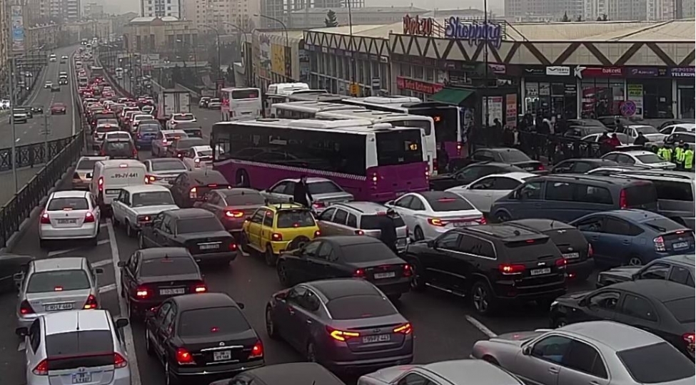 paytaxtda-25-avtobusun-hereket-intervalinda-gecikmeler-var