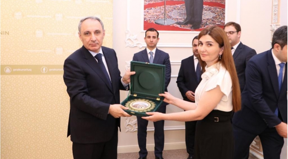bash-prokurorluqda-dovlet-qulluqchularina-mukafatlar-teqdim-olunub