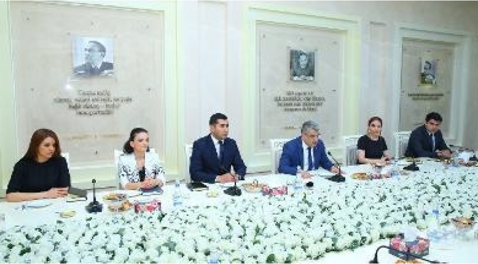 yap-bineqedi-rayon-teshkilatinda-dovlet-qulluqchularinin-peshe-bayrami-ile-bagli-gorush-kechirilib-foto