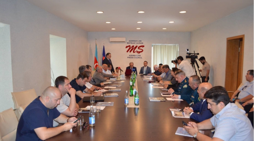 merhum-jurnalist-reshad-suleymanovun-jurnalinin-10-illik-yubileyi-kechirilib-foto