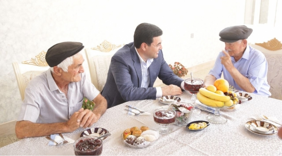 xachmazin-icra-bashchisi-93-yashli-kend-agsaqqalinin-isteyini-yerine-yetirdi