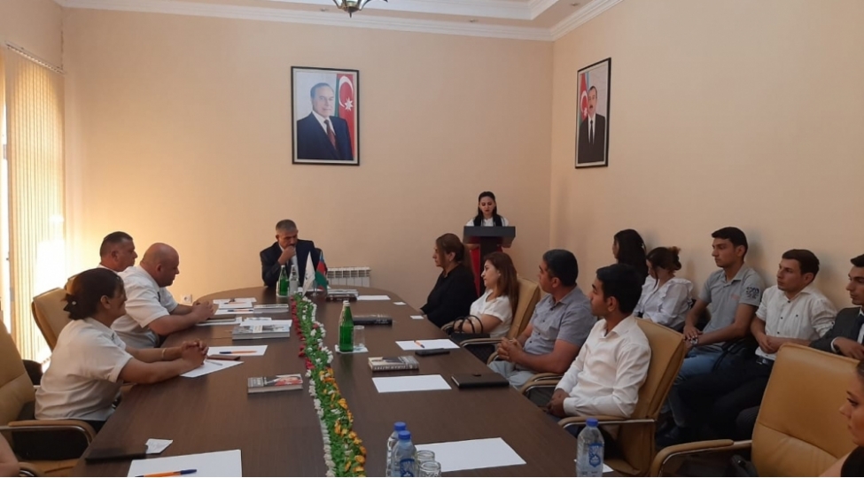 masallida-sosial-shebekelerde-genclerin-rolu-movzusunda-gorush-foto