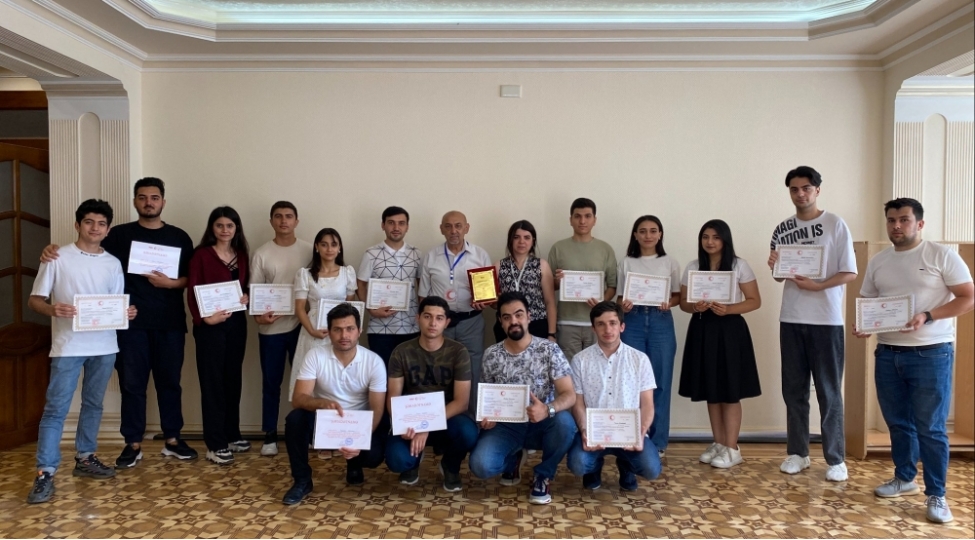 press-reliz-gencler-uchun-odenishsiz-ilk-yardim-telimleri-basha-chatib-foto