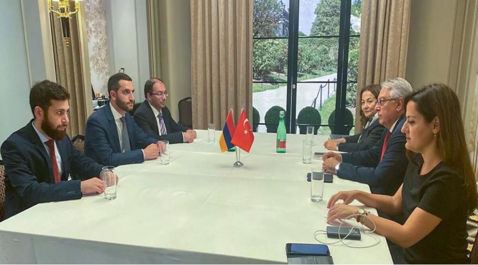 vyanada-turkiye-ve-ermenistan-xususi-numayendelerinin-gorushu-bashlayib-foto