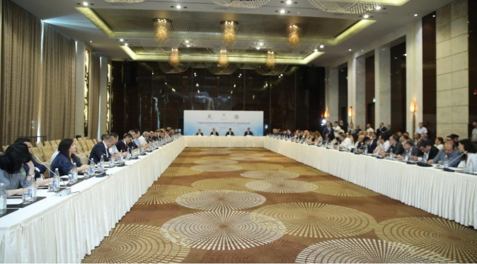 tibb-biznesine-dair-ictimai-muzakire-teshkil-olunub-foto