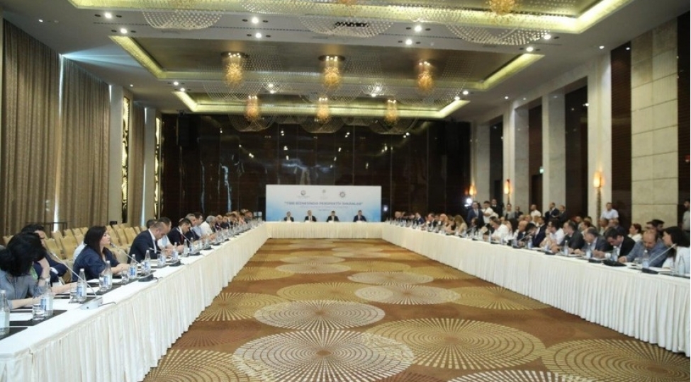 tibb-biznesinin-perspektiv-imkanlari-ile-bagli-ictimai-muzakireler-aparilib