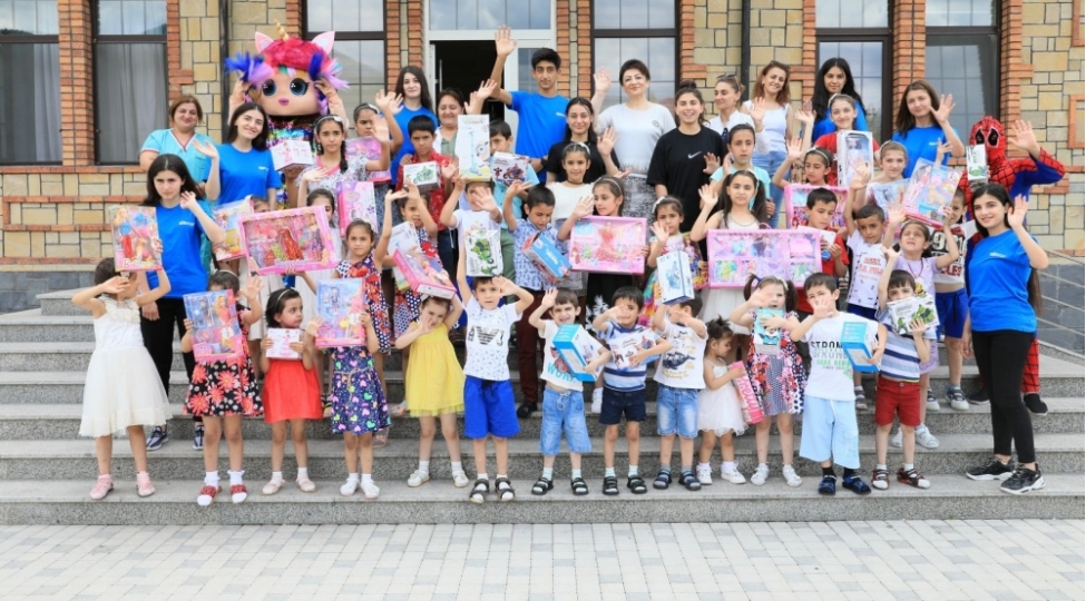 leyla-eliyevanin-teshebbusu-ile-onlar-uchun-nahar-teshkil-olunub-ve-muxtelif-hediyyeler-verilib