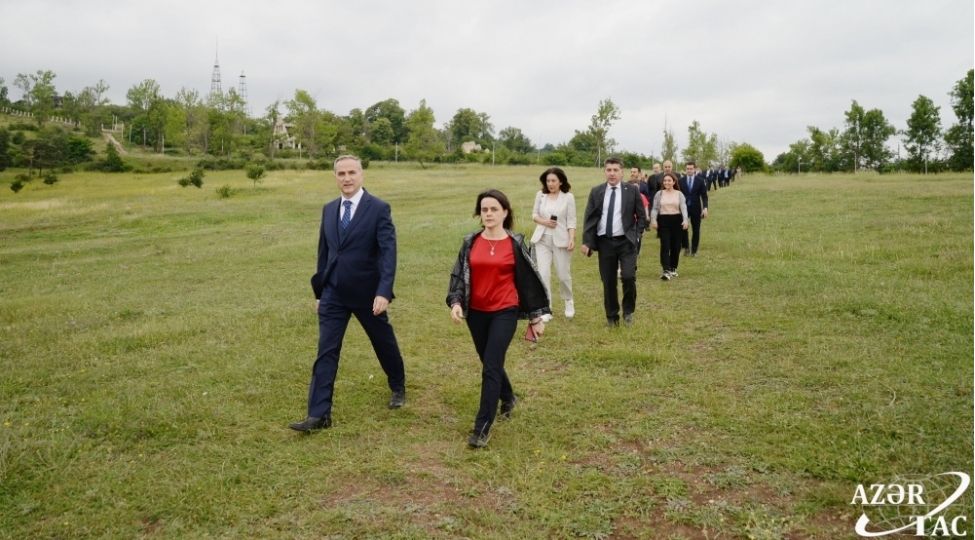 tdt-uzv-ve-mushahidechi-olkelerin-numayendeleri-shushada-olublar