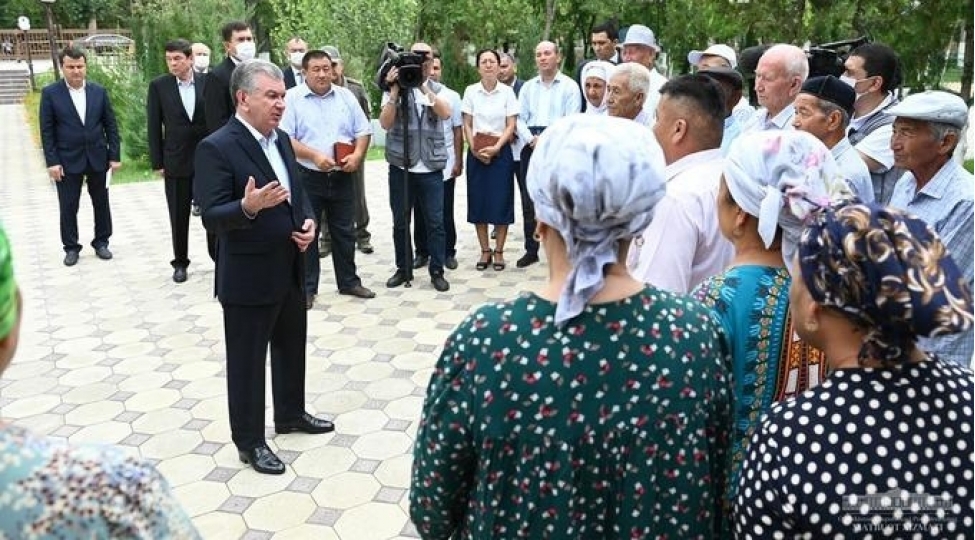 ozbekistan-prezidenti-nukusda-mushavire-kechirib-sakinlerle-gorushub