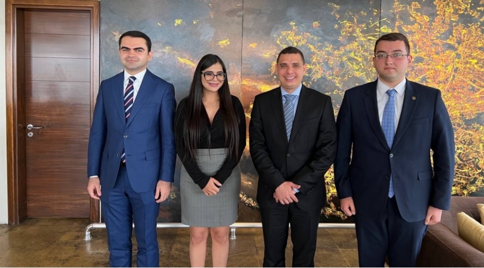 yap-gencler-birliyi-ile-venesuelanin-somos-venesuela-gencler-siyasi-herekati-arasinda-gorush-kechirilib-foto