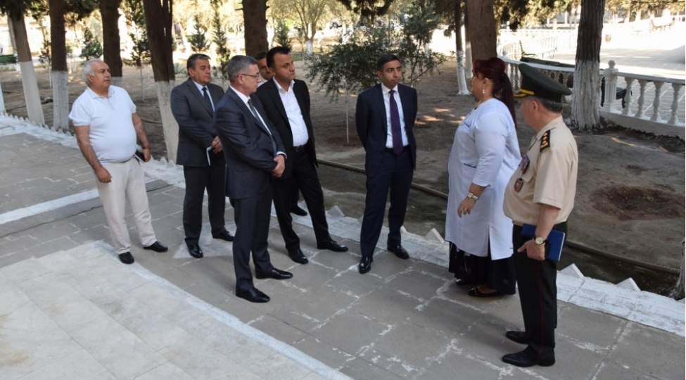 zaur-eliyev-veteranlarin-mualice-ve-istirahet-sheraiti-ile-tanish-olub-arzu-ve-teklifleri-ile-maraqlanib-foto