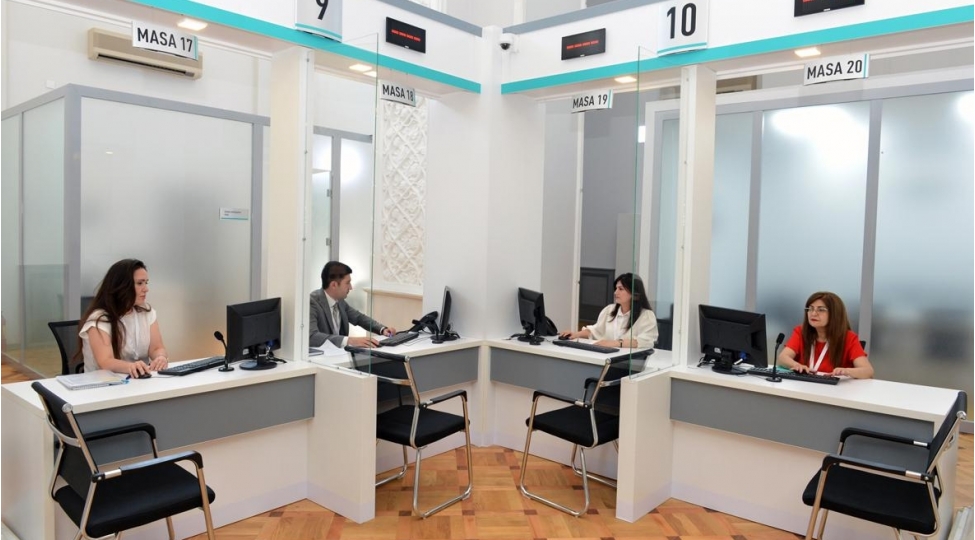 hokumet-evinde-vetendashlarin-qebulu-merkezi-fealiyyete-bashlayib-foto