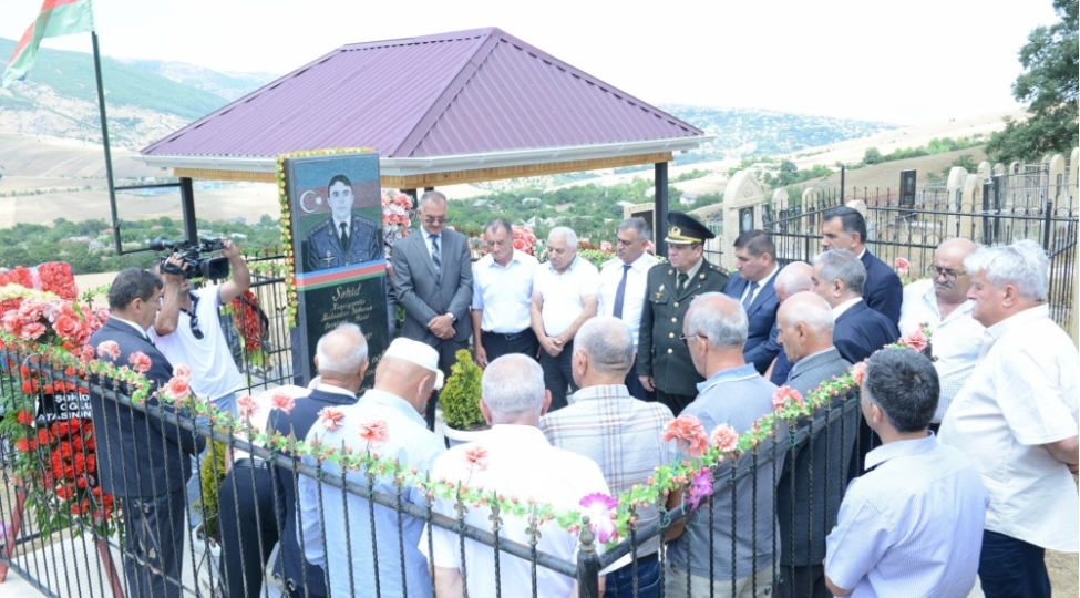 shehid-kapitan-ebulfez-rehmetovun-xatiresi-anilib-foto