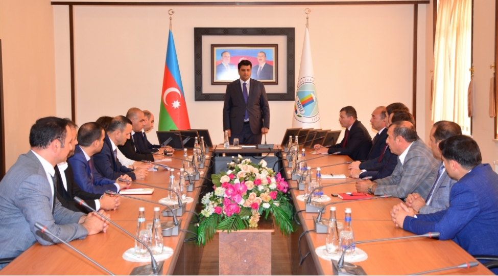 naxchivan-dovlet-universitetinin-rektoru-i-beynelxalq-tibbi-forumun-sponsorlarini-mukafatlandirib-foto