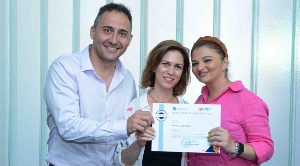 unec-de-beynelxalq-tecrubeye-esaslanan-soft-skills-telimleri-ugurla-basha-chatib-foto