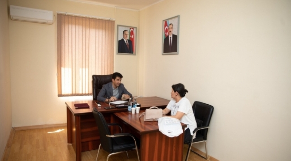 milli-meclisin-deputati-naqif-hemzeyev-vetendashlari-qebul-edib-foto