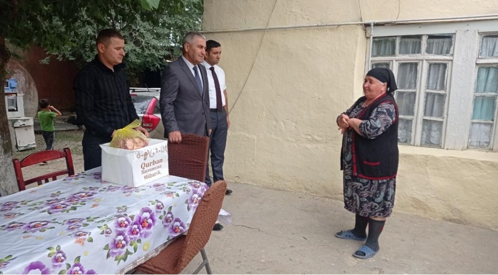 qobustanda-qurban-bayrami-erefesinde-shehid-ve-qazi-aileleri-ziyaret-olunub-foto