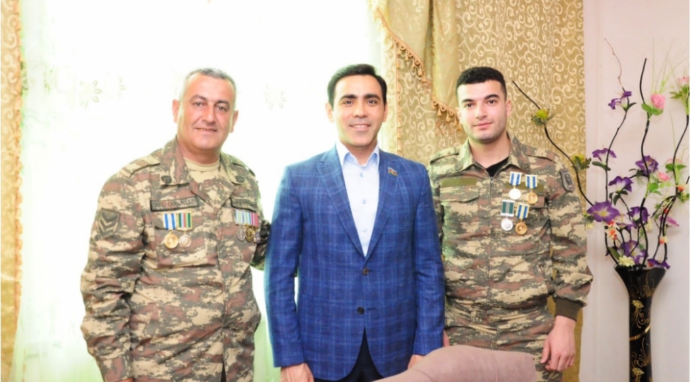 deputat-naftalanda-veten-muharibesi-ishtirakchilarini-evinde-ziyaret-etdi