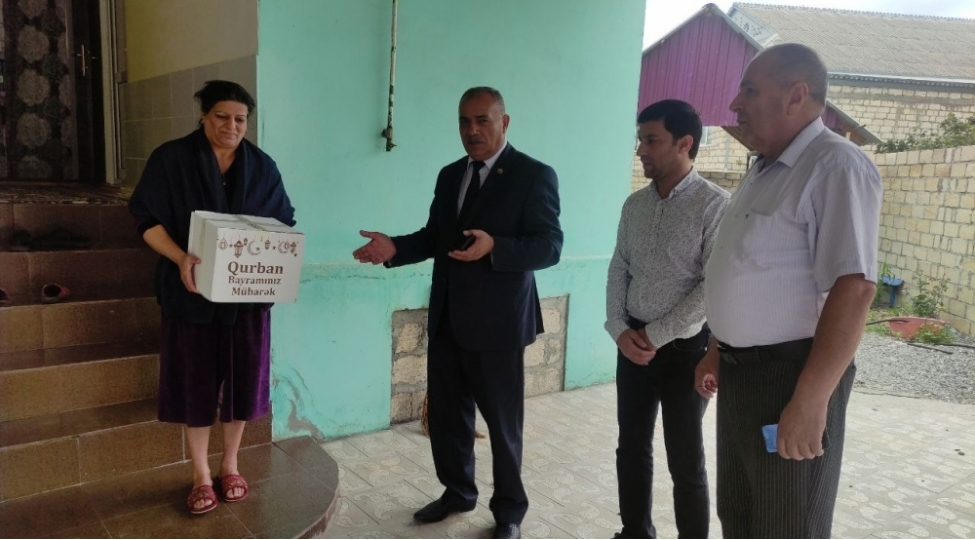 terterde-shehid-ve-qazi-ailelerine-qurban-bayrami-munasibeti-ile-sovqatlar-paylanilib-foto