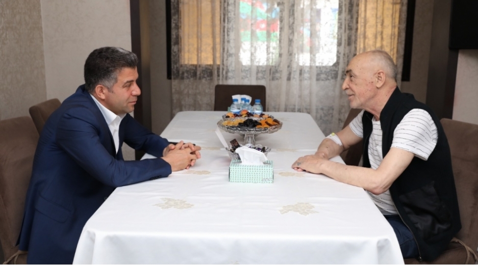 bash-direktor-shehid-ailesini-ziyaret-etdi-foto