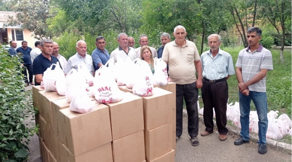 agalar-veliyev-qurban-bayrami-munasibetile-shehid-ve-qazi-ailelerine-bayram-sovqatlari-gonderib-foto