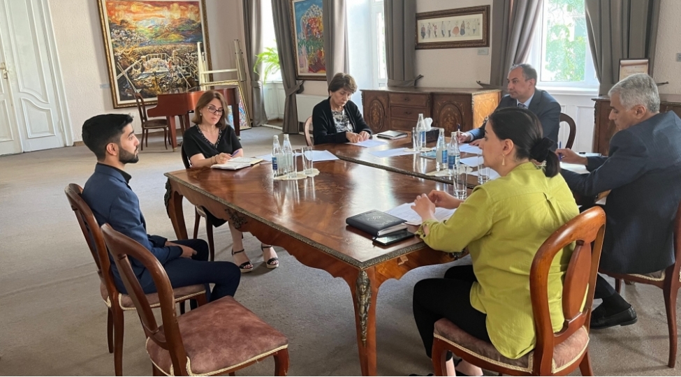 medeniyyet-bash-idaresinin-reisi-novbeti-vetendash-qebulu-kechirib-foto
