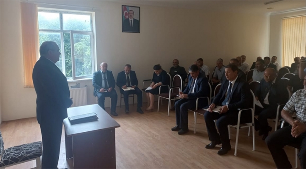 ayaz-esgerov-novbeti-seyyar-qebul-kechirib