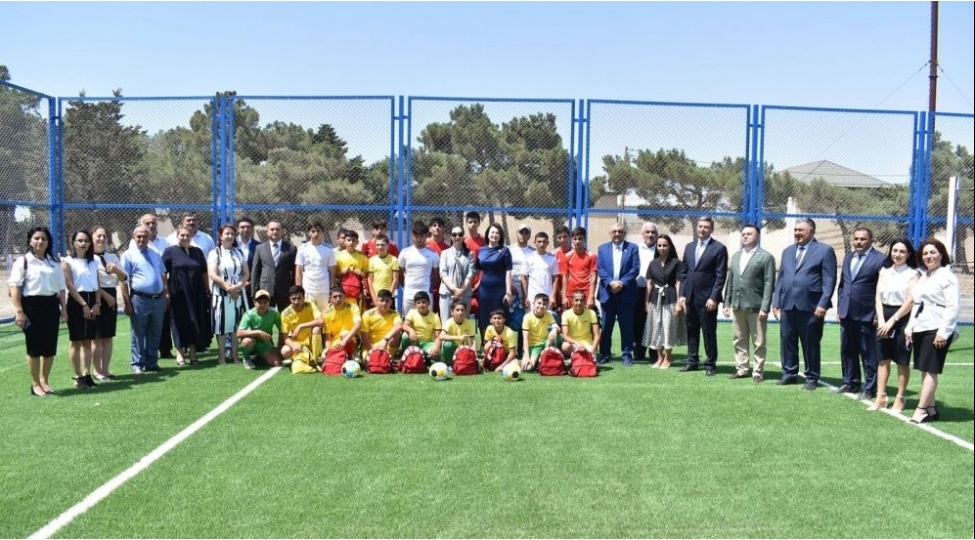 xezer-rayonunda-262-sayli-tam-orta-mektebde-yeniden-qurulan-meydanchalar-istifadeye-verilib-foto