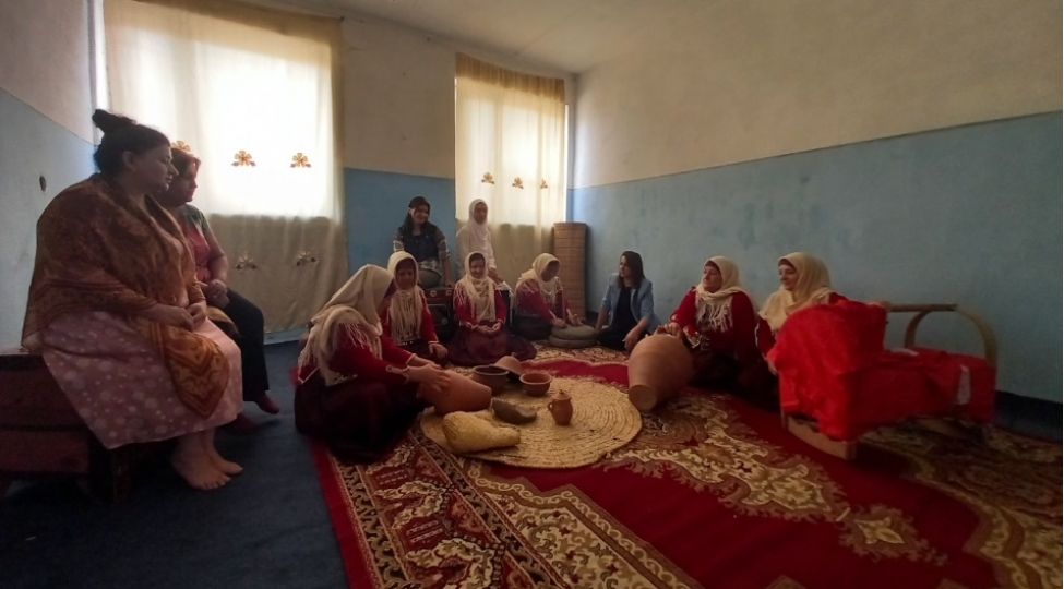 etnik-azliqlarda-adet-enenelerinin-inkishafi-ve-tebligi