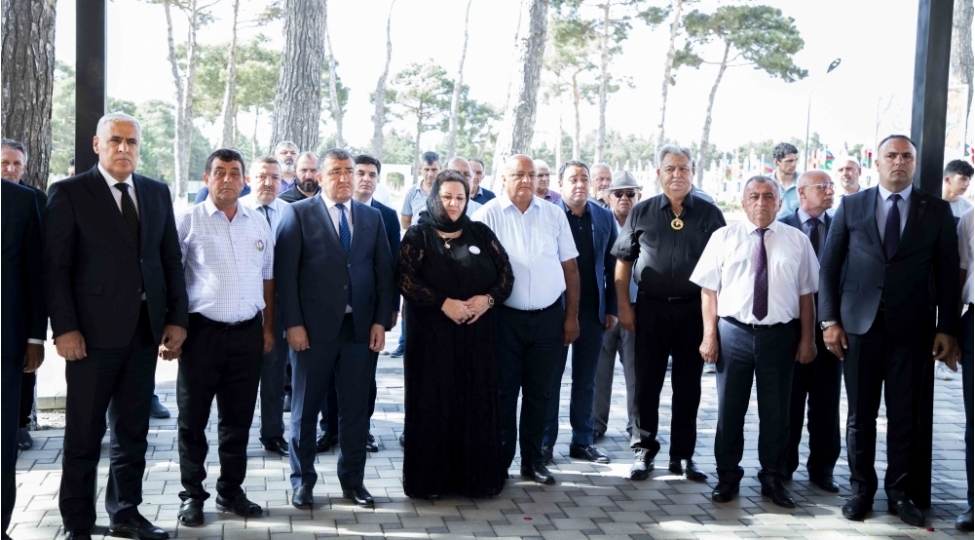 xetai-rayonunda-azerbaycanin-milli-qehremaninin-ve-veten-muharibesi-shehidininxatire-lovhesi-achilib-foto