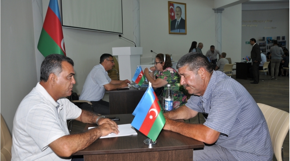 pirallahi-sakinlerine-odenishsiz-huquqi-yardim-gosterildi-foto