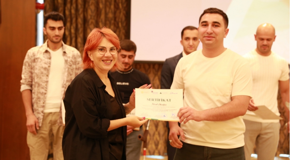 azercellin-desteyile-veten-muharibesi-qazileri-ve-shehid-ovladlari-uchun-kechirilen-peshe-telimleri-yekunlashib-foto