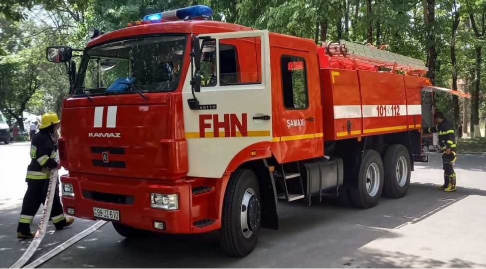 bakida-binada-yangin-olub-6-nefer-texliye-edilib-video