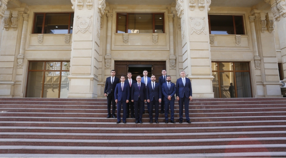 gurcustanin-bash-prokuroru-olkemizde-seferdedir-foto