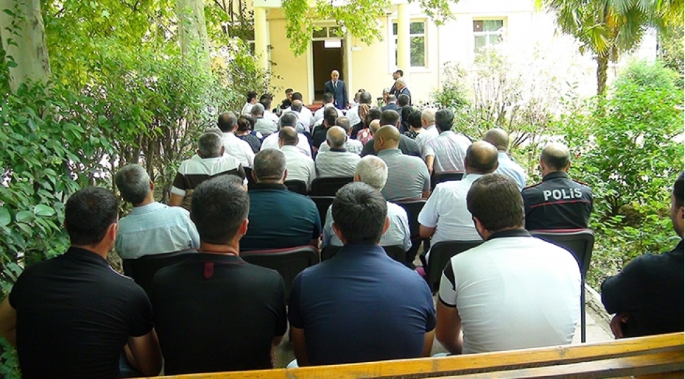 vidadi-isayev-qaradagli-kendinde-seyyar-qebul-kechirib