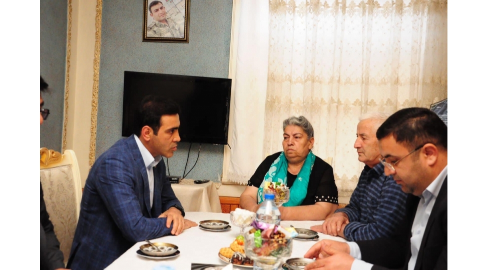 goranboy-rayonunda-shehid-aileleri-ziyaret-olunub-foto