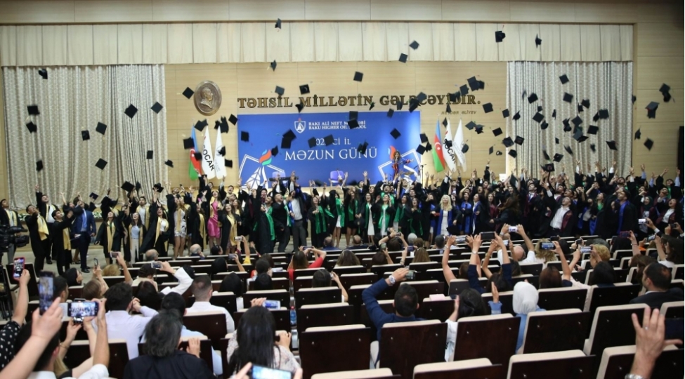 baki-ali-neft-mektebinde-mezun-gunu-kechirilib-foto-2