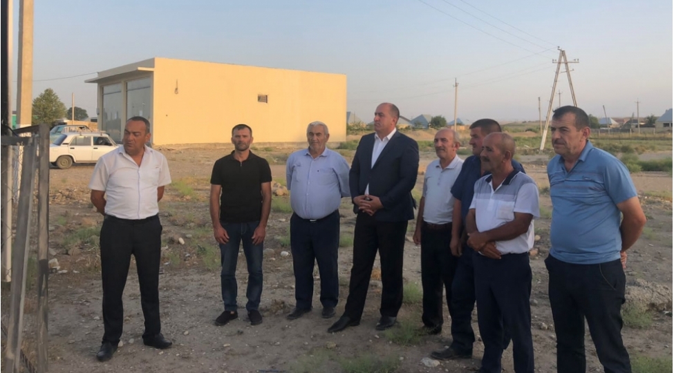 goranboyda-yollar-ishiqlandirililir-foto