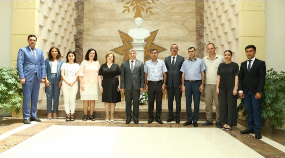yap-bineqedi-rayon-teshkilatinda-milli-metbuat-gunu-munasibetile-jurnalistlerle-gorush-kechirildi-foto