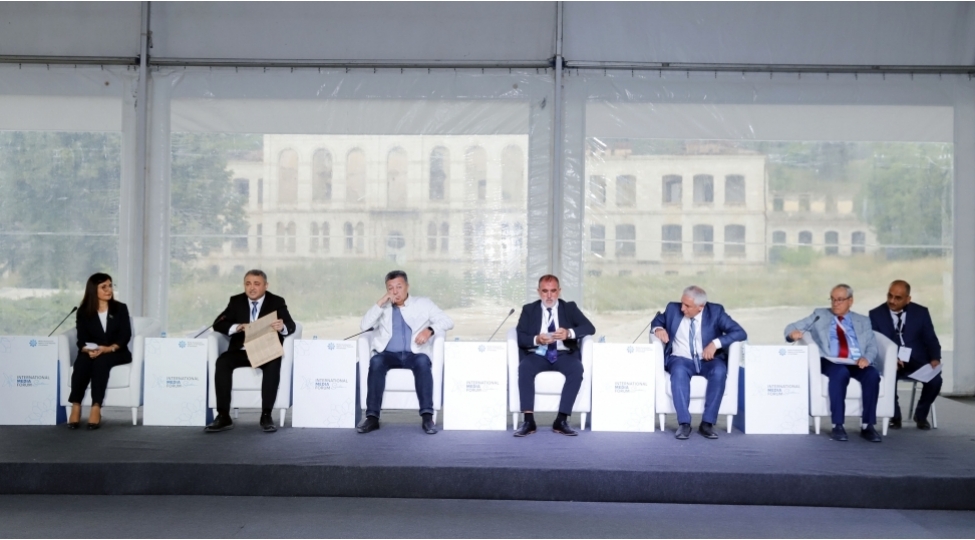 azerbaycan-metbuatinda-shusha-izi-foto
