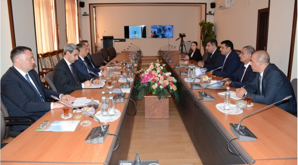ndu-ile-reqemsal-inkishaf-ve-neqliyyat-nazirliyi-arasinda-gelecek-emekdashliq-meseleleri-muzakire-olunub-foto